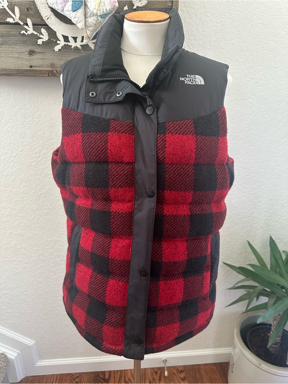The North Face Nuptse Black and Red Buffalo Plaid Women's puffer vest size L
